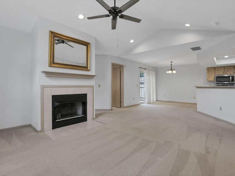 5800 Locbury Lane, Dublin, OH 43016 Photo 2