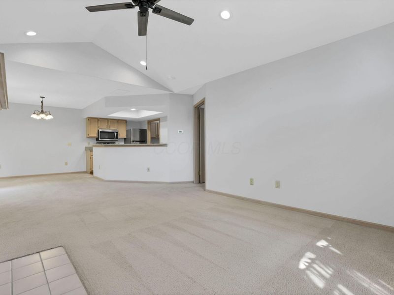 5800 Locbury Lane, Dublin, OH 43016 Photo 4