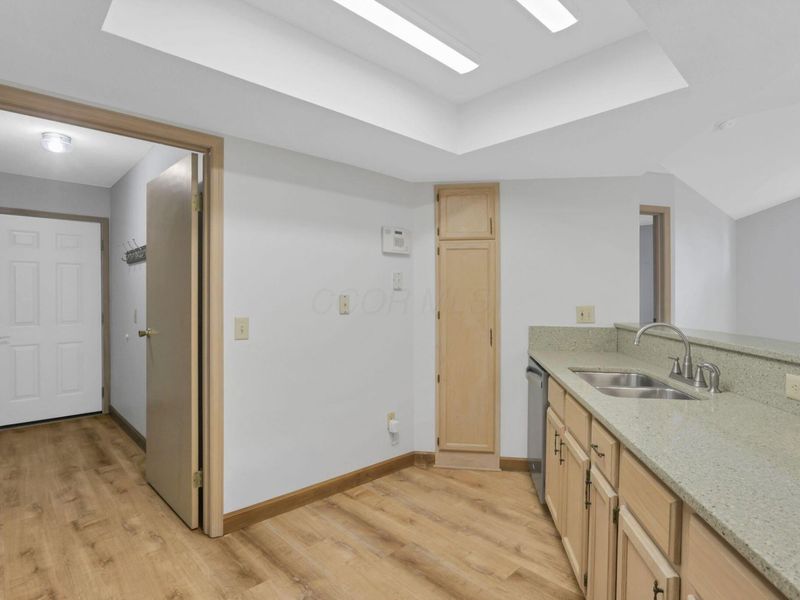 5800 Locbury Lane, Dublin, OH 43016 Photo 8