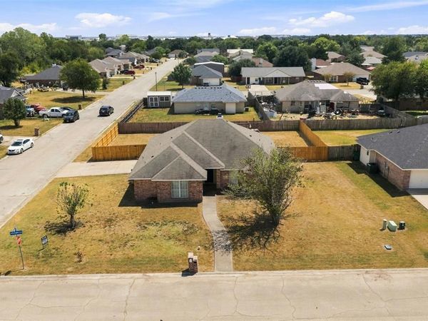 220 Knight Lane, Lacy Lakeview, TX 76705