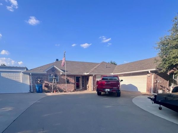 105 Topaz Circle , Hewitt, TX 76643