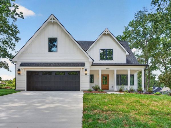 6855 Sawyer Road, Signal Mountain, TN 37377