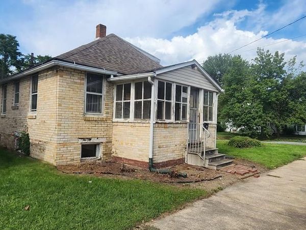 33 E PINE STREET, MOUNT HOLLY SPRINGS, PA 17065