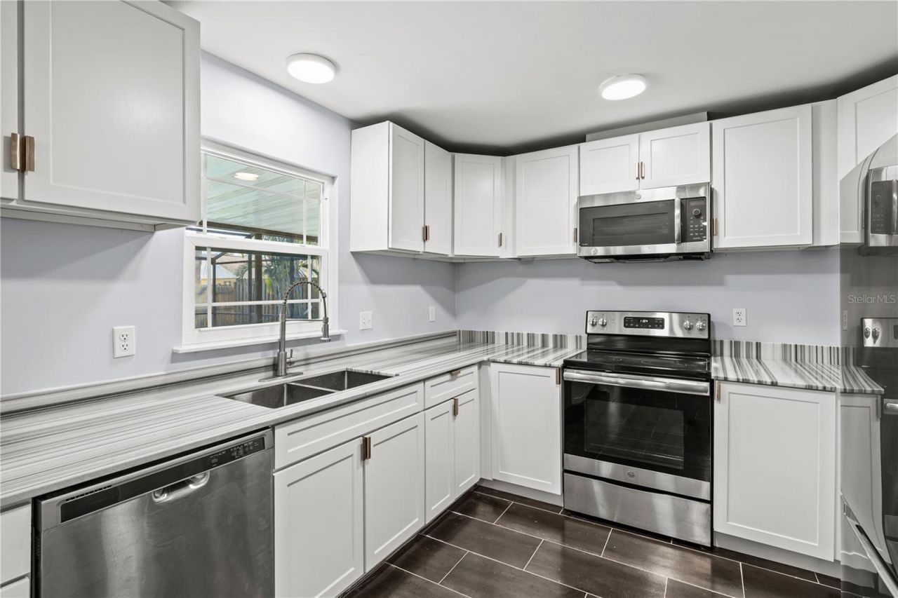 6617 Mauna Loa Boulevard, Sarasota, FL 34241 Photo