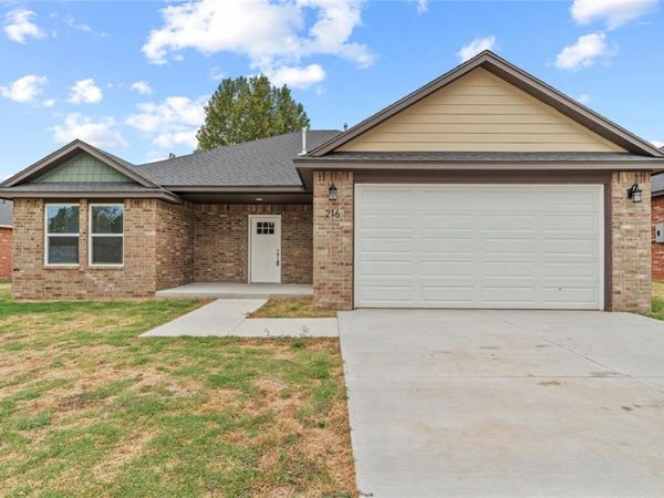 216 E Abbot Lane, Mustang, OK 73064