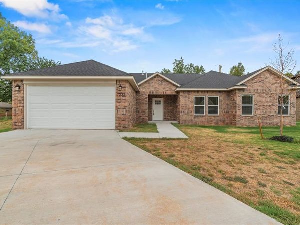 232 E Abbot Lane, Mustang, OK 73064