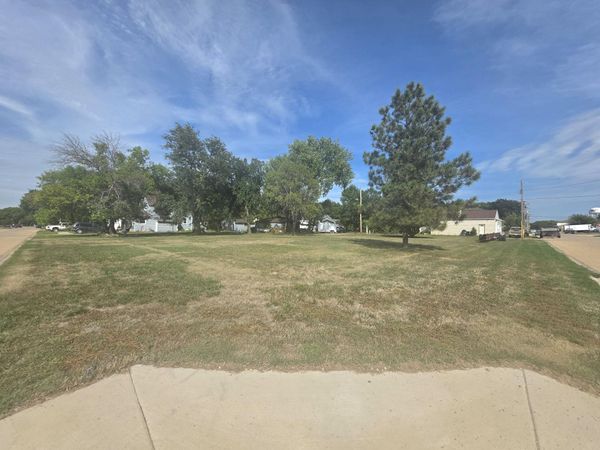 1017 S 4th Street, Aberdeen, SD 57401