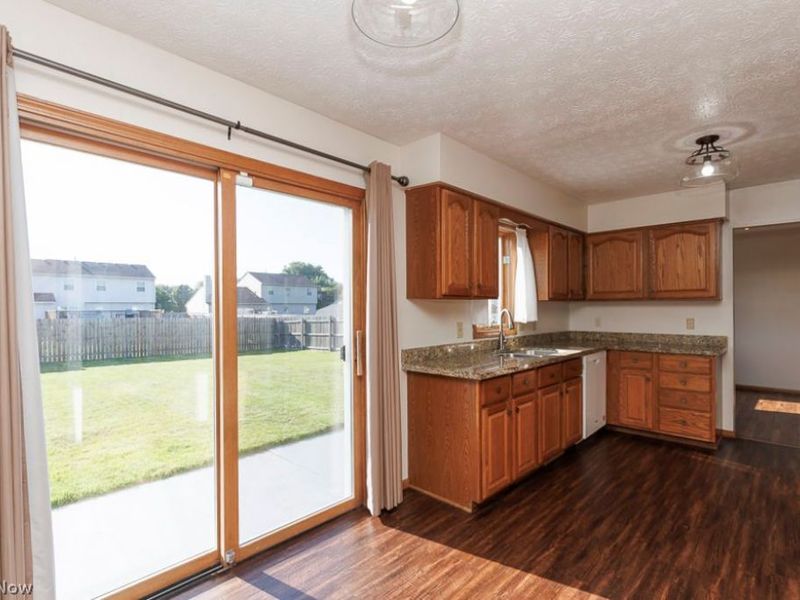 125 Queen Anne Circle, Elyria, OH 44035 Photo 11