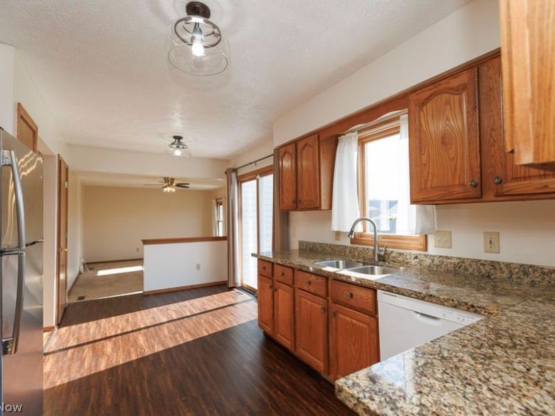125 Queen Anne Circle, Elyria, OH 44035 Photo 15