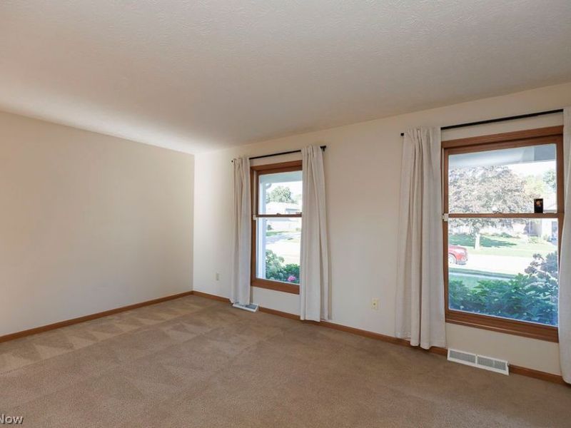 125 Queen Anne Circle, Elyria, OH 44035 Photo 6