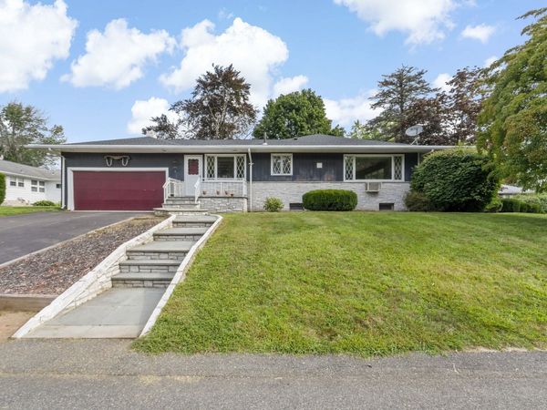 7 Harold Ave, Somerset, MA 02726
