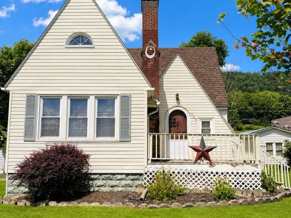 583 Kanawha Avenue, RAINELLE, WV 25962