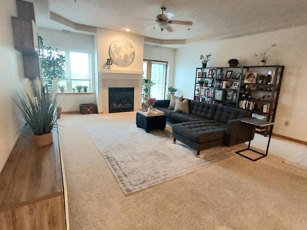 3710 N Oakland AVENUE, Unit 402, Shorewood, WI 53211