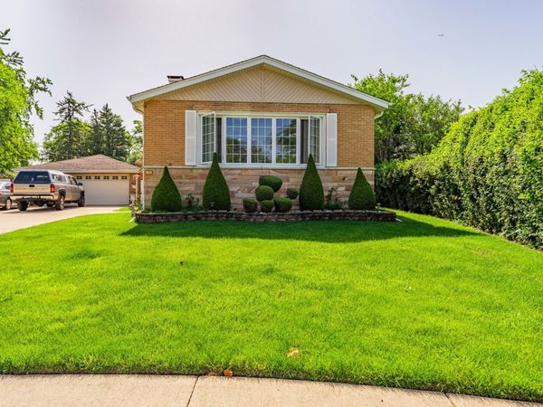 433 E Cherry Hill Drive , Addison, IL 60101