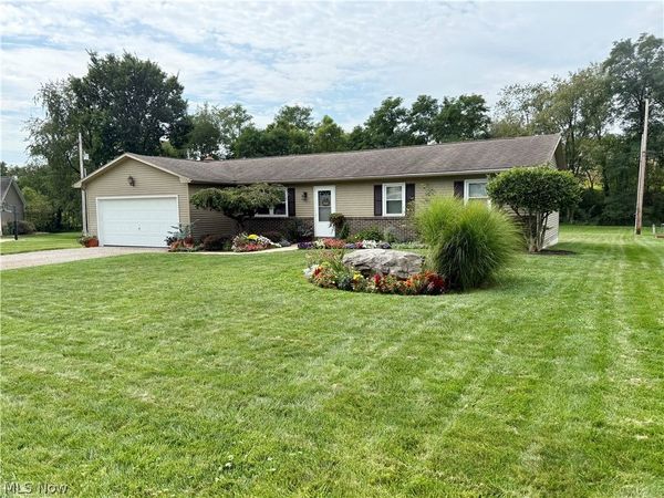 806 Geneva Street SW, Sugarcreek, OH 44681