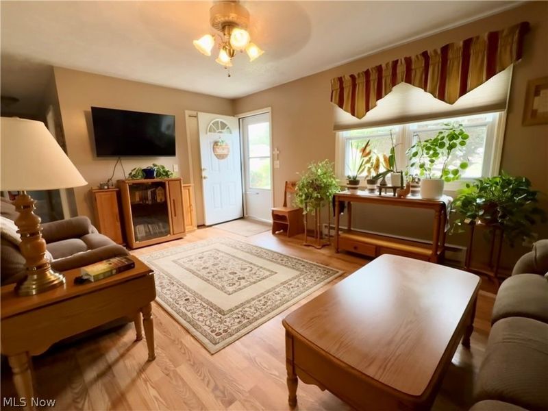 806 Geneva Street SW, Sugarcreek, OH 44681 Photo 4