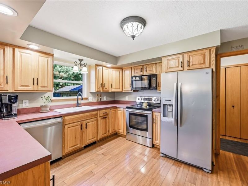 100 Laura Lane, Cortland, OH 44410 Photo 22
