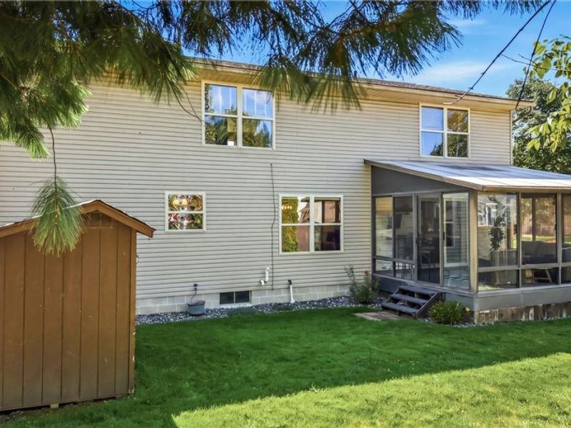 100 Laura Lane, Cortland, OH 44410 Photo 5