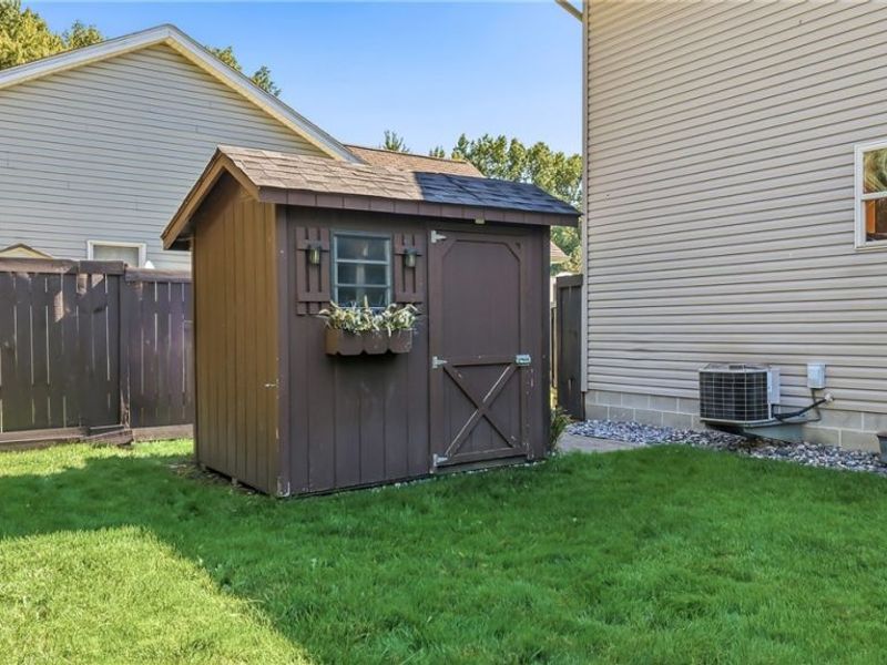 100 Laura Lane, Cortland, OH 44410 Photo 8