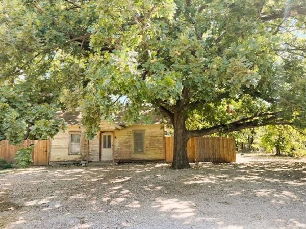 443 W Jackson ST , Bartlett, TX 76511