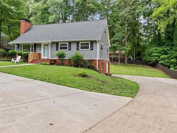 521 Dogwood Circle , High Point, NC 27260
