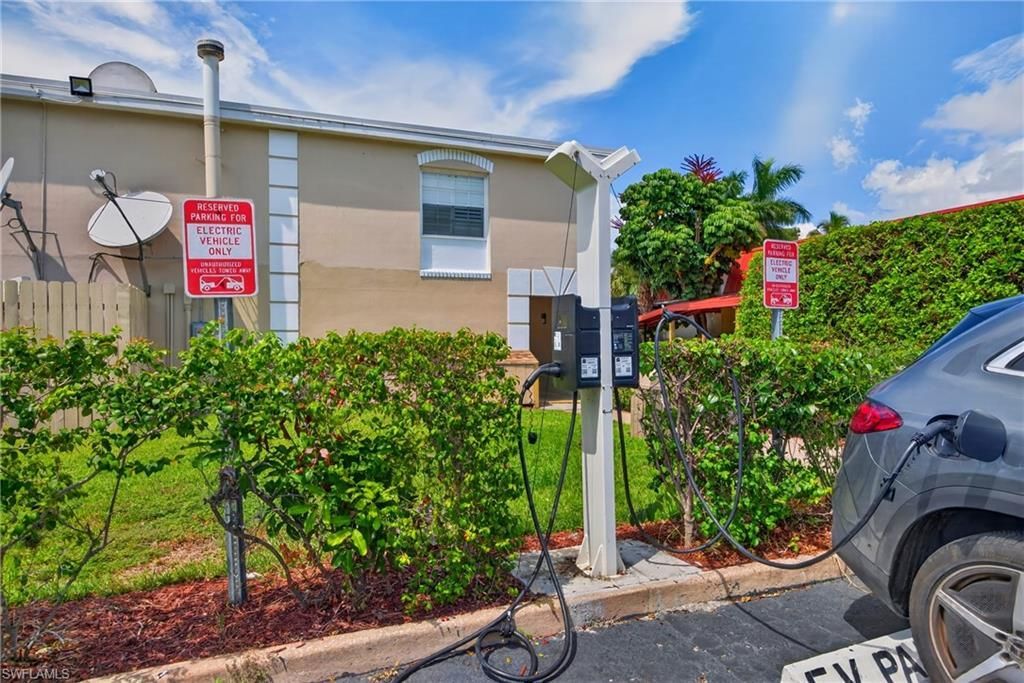 2555 9th St N, Unit 204, Naples, FL 34103 Photo