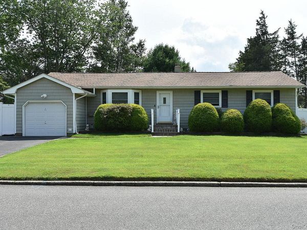 14 Milburn , South Setauket, NY 11720