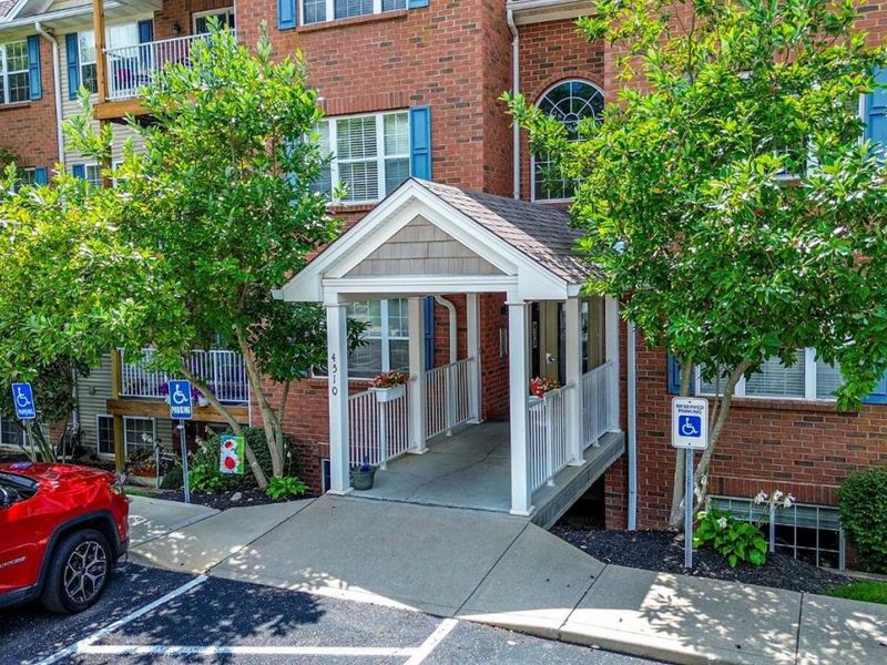 4510 Clearwater Place, Unit 12, Cincinnati, OH 45248 Photo 3