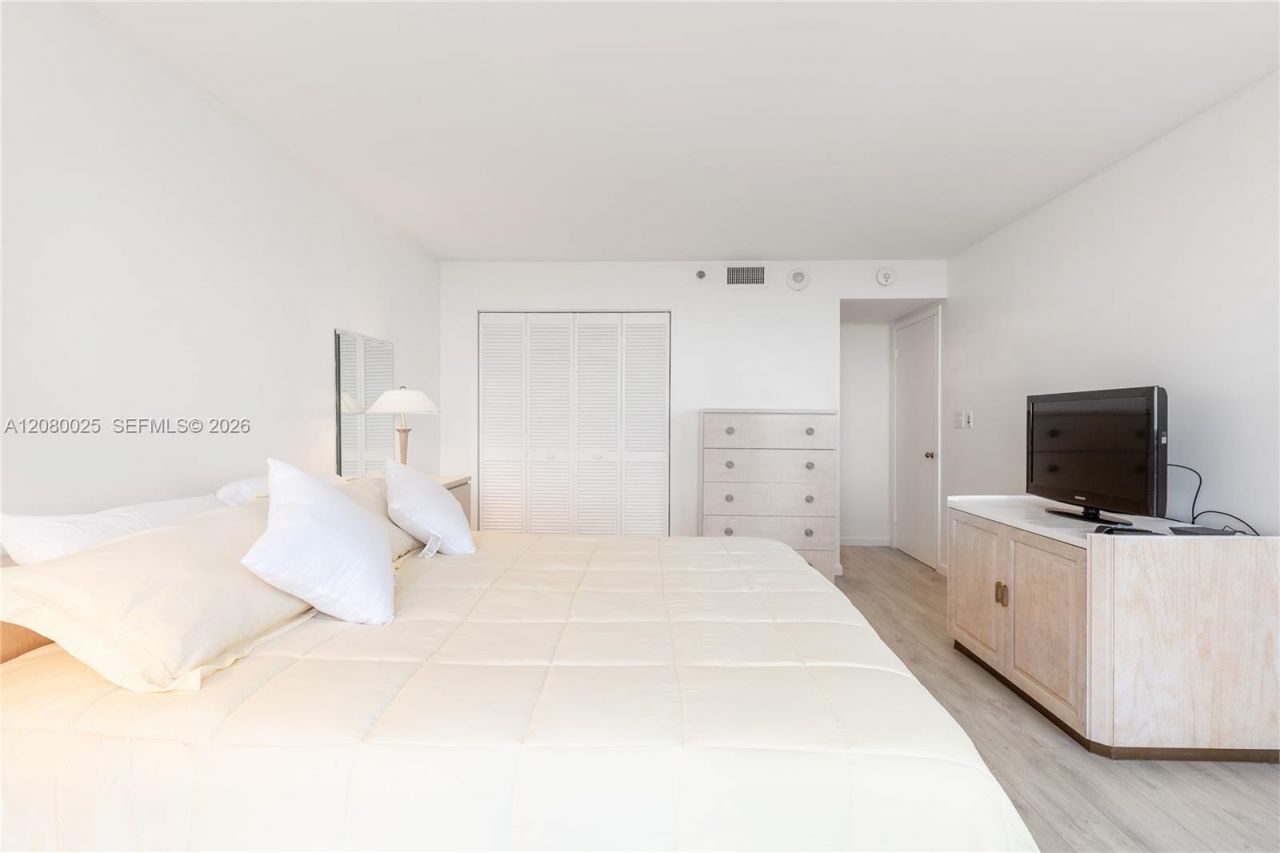 2000 Towerside Ter, Unit 1103, Miami, FL 33138 Photo
