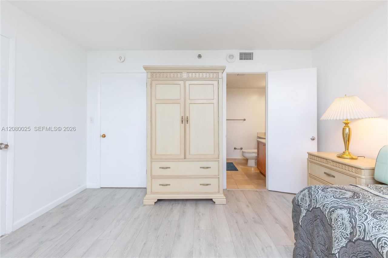 2000 Towerside Ter, Unit 1103, Miami, FL 33138 Photo