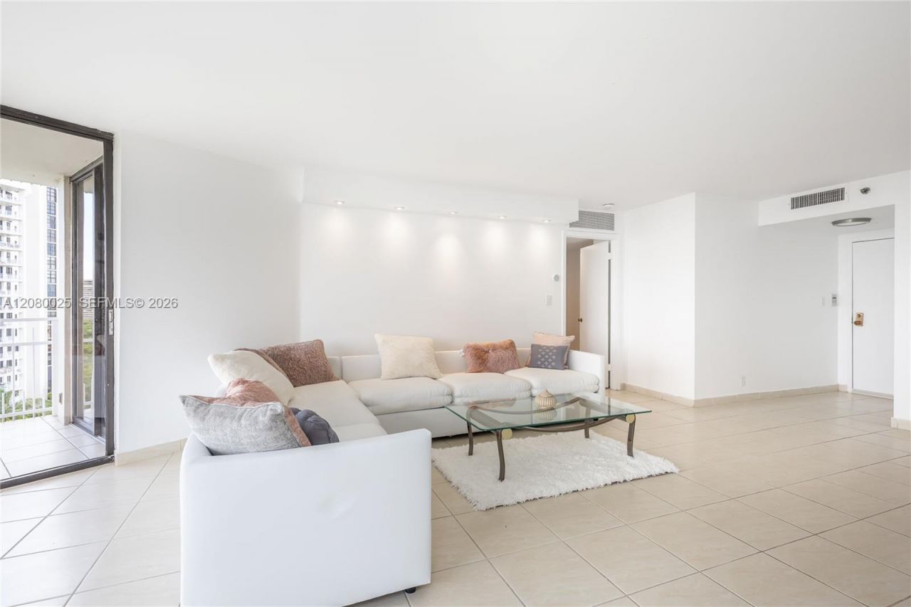 2000 Towerside Ter, Unit 1103, Miami, FL 33138 Photo