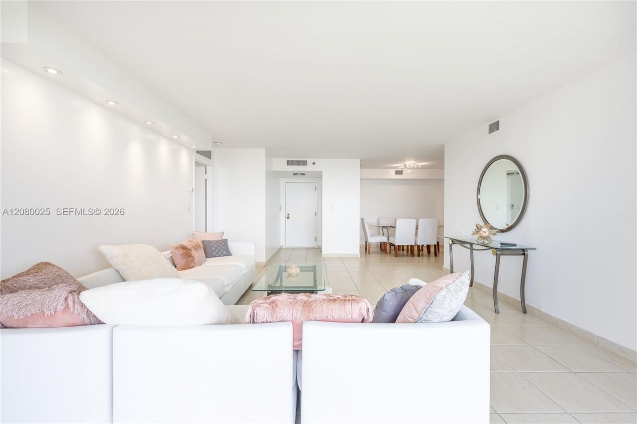 2000 Towerside Ter, Unit 1103, Miami, FL 33138 Photo