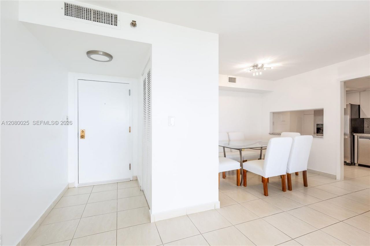 2000 Towerside Ter, Unit 1103, Miami, FL 33138 Photo