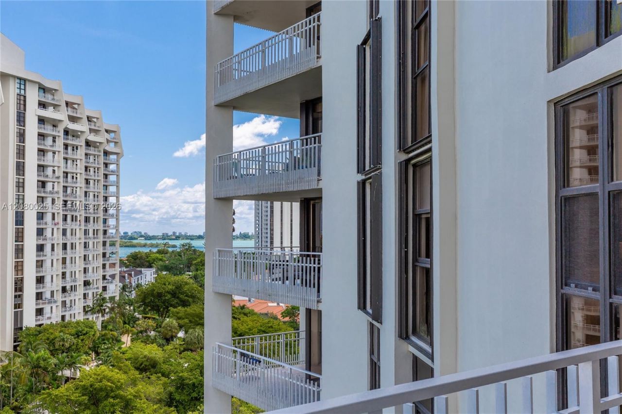 2000 Towerside Ter, Unit 1103, Miami, FL 33138 Photo
