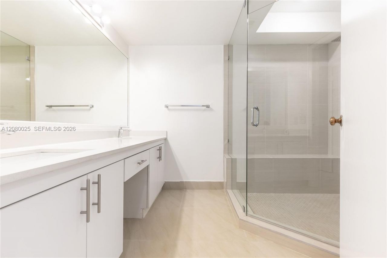 2000 Towerside Ter, Unit 1103, Miami, FL 33138 Photo