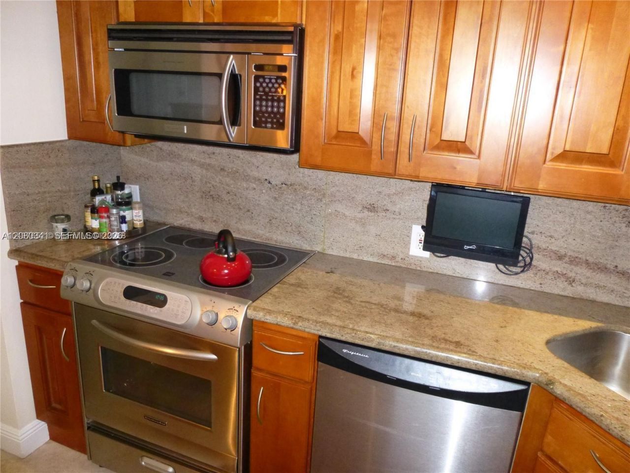 3101 N Country Club Dr , Unit 107, Aventura, FL 33180 Photo