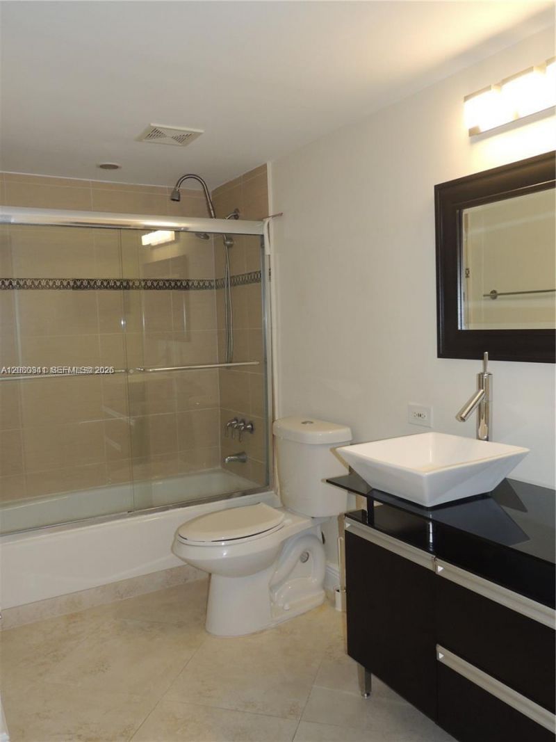 3101 N Country Club Dr , Unit 107, Aventura, FL 33180 Photo