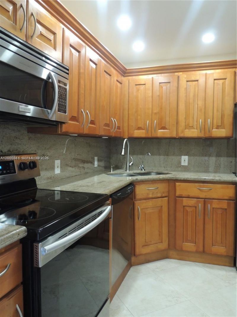 3101 N Country Club Dr , Unit 107, Aventura, FL 33180 Photo