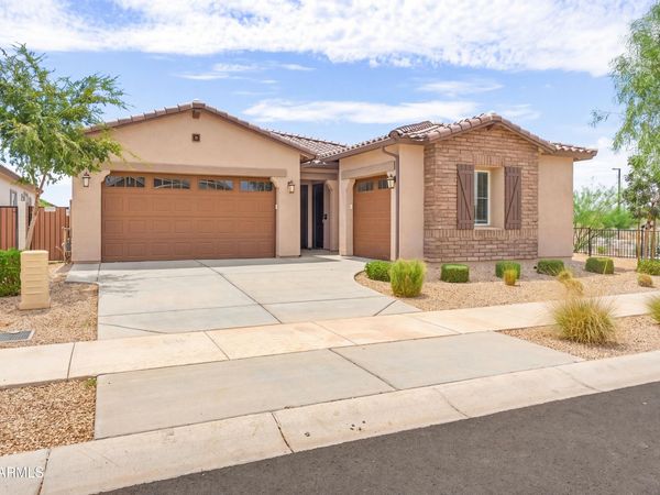 15053 W DESERT HOLLOW Drive, Surprise, AZ 85387