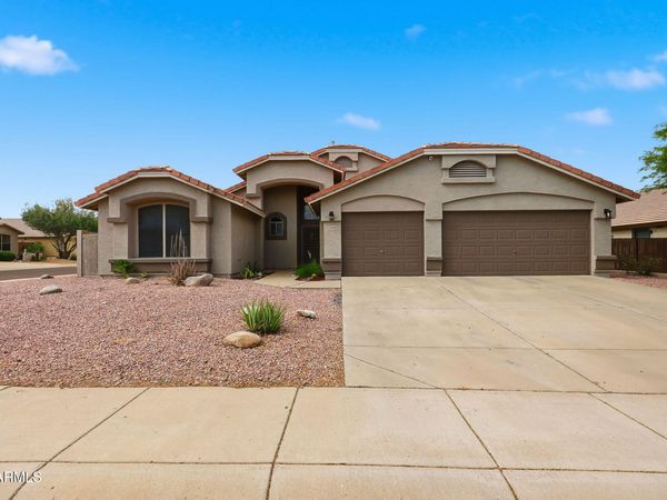 10414 W DALEY Lane, Peoria, AZ 85383