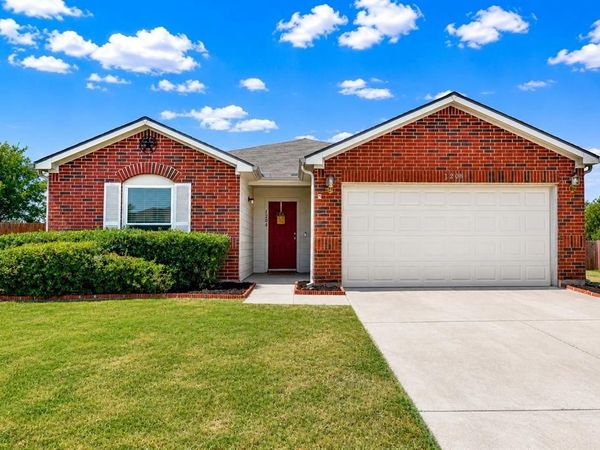 1208 Feather Crest Drive, Krum, TX 76249
