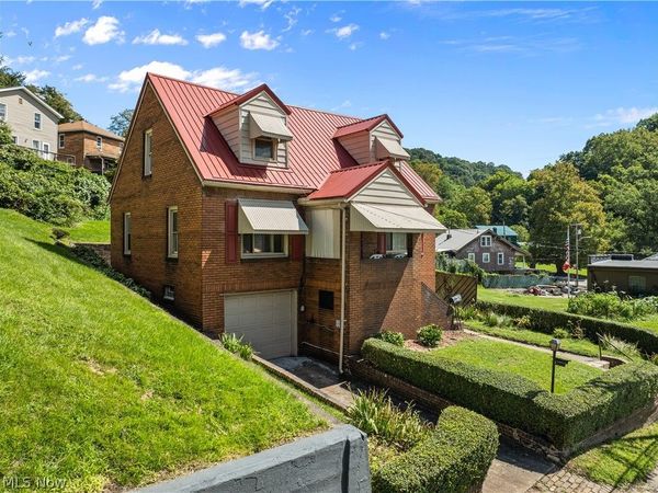 1938 Crawford Avenue , Weirton, WV 26062