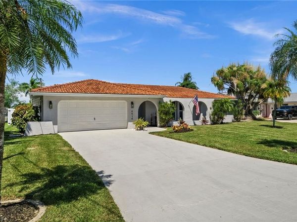4914 Sorrento CT, CAPE CORAL, FL 33904