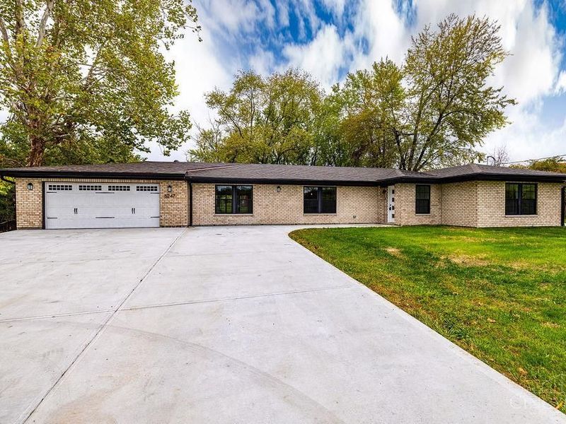 6247 Celeste Drive, Franklin Township, OH 45005 Photo 2