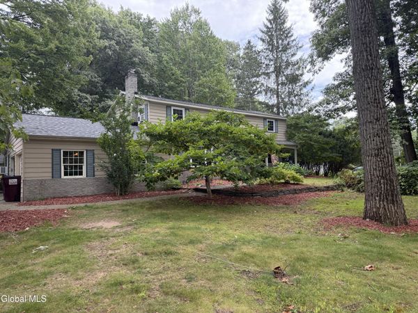2 Acorn Grove, Ballston Lake, NY 12019
