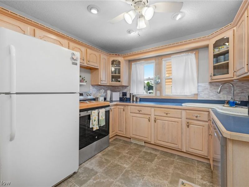 1111 Spring Road, Cleveland, OH 44109 Photo 25