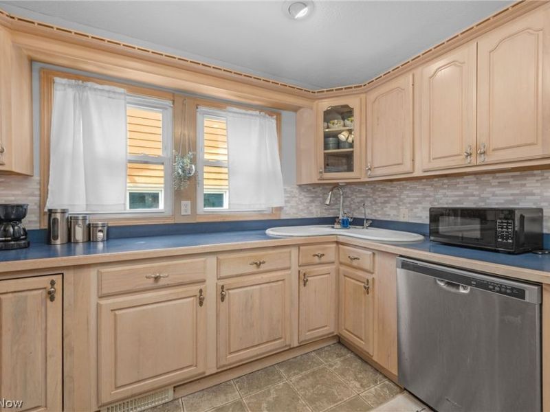 1111 Spring Road, Cleveland, OH 44109 Photo 26