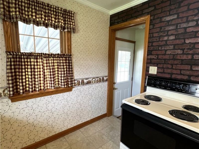 506 W Main Street, East Palestine, OH 44413 Photo 10