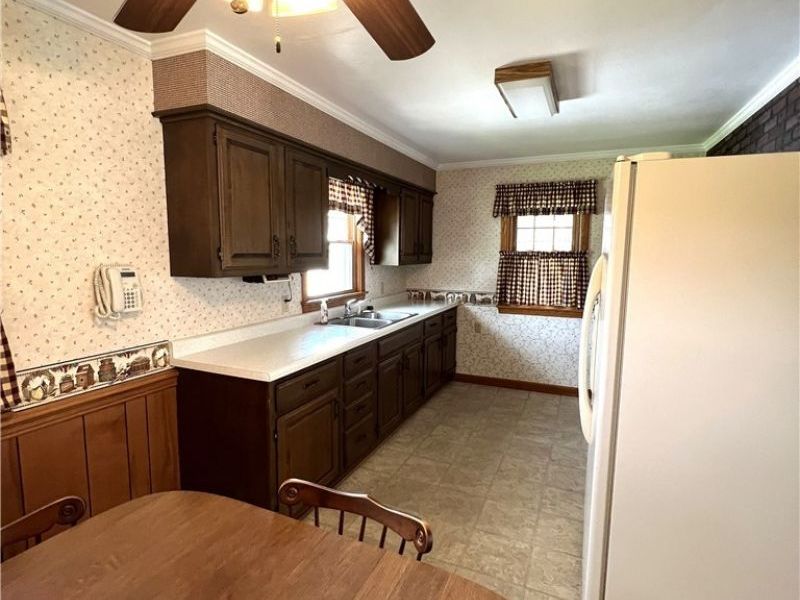 506 W Main Street, East Palestine, OH 44413 Photo 7