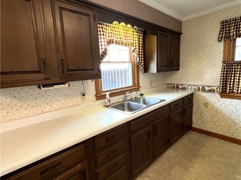 506 W Main Street, East Palestine, OH 44413 Photo 8